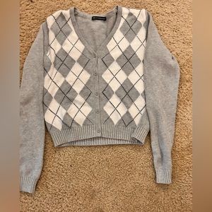 Grey sweater with patter